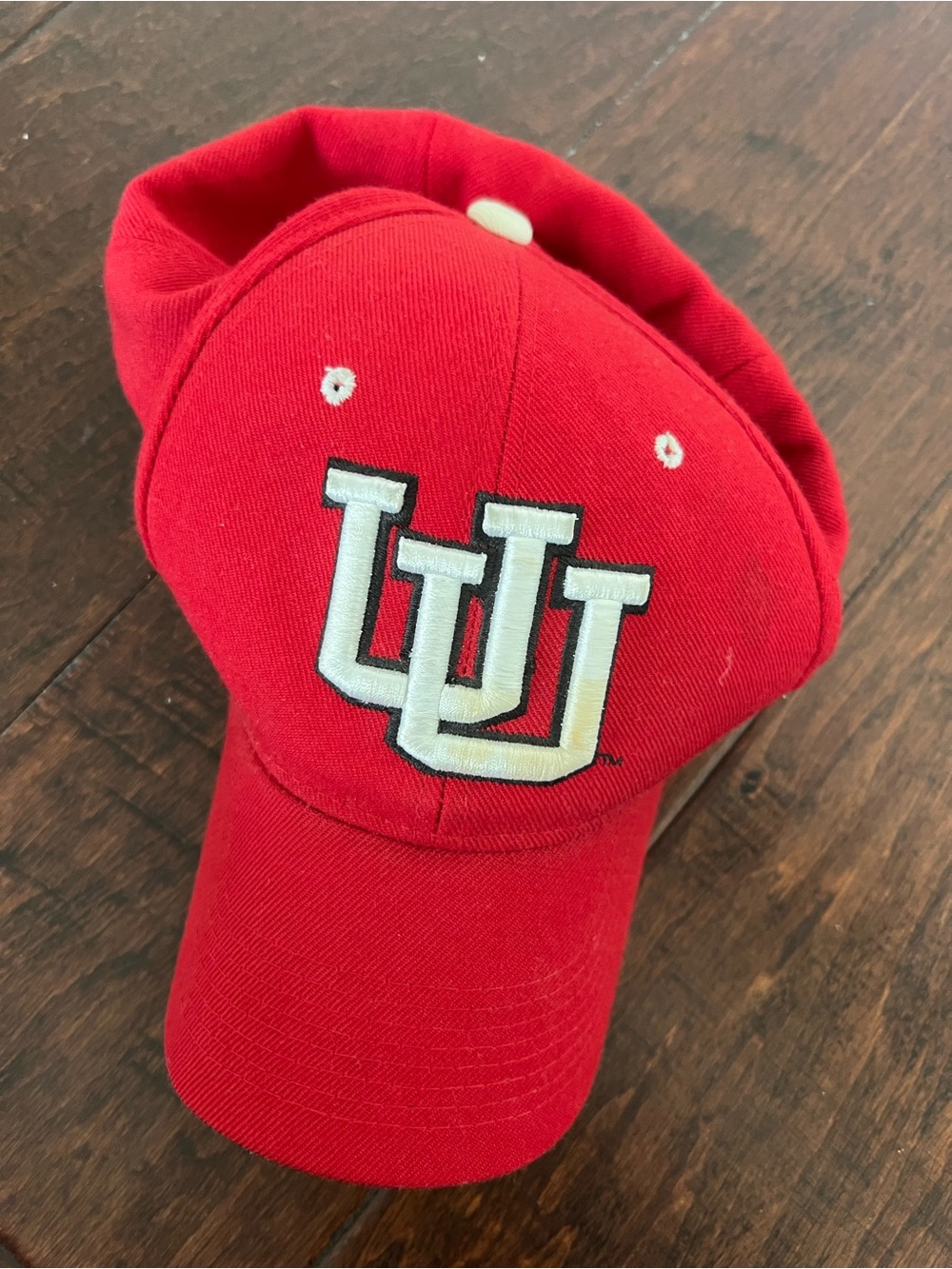 Red Hat with Interlocking UU Logo